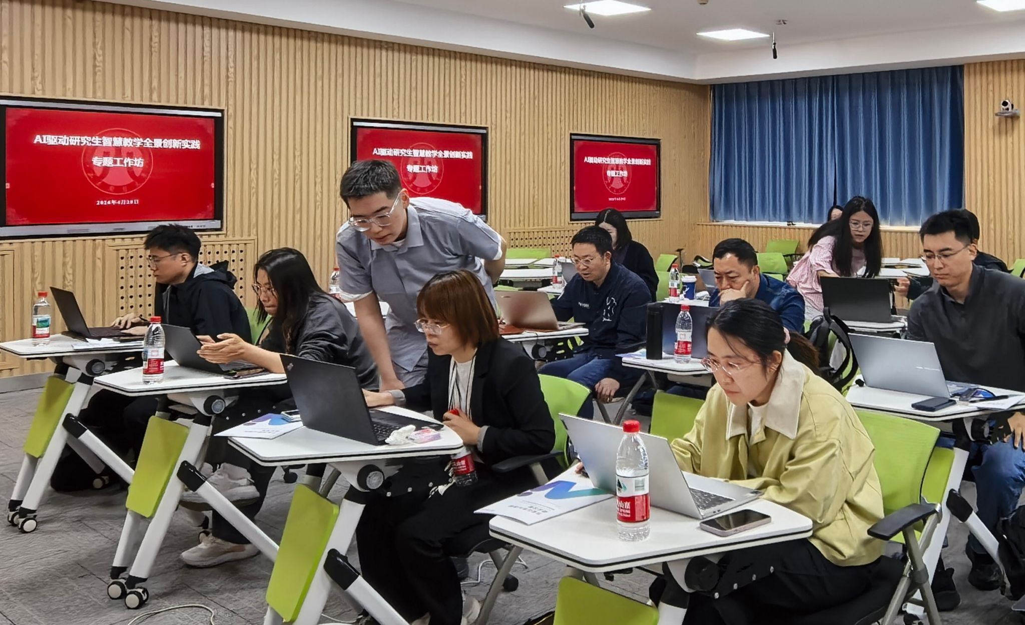 学校举办AI驱动研究生智慧教学全景创新实践专题工作坊