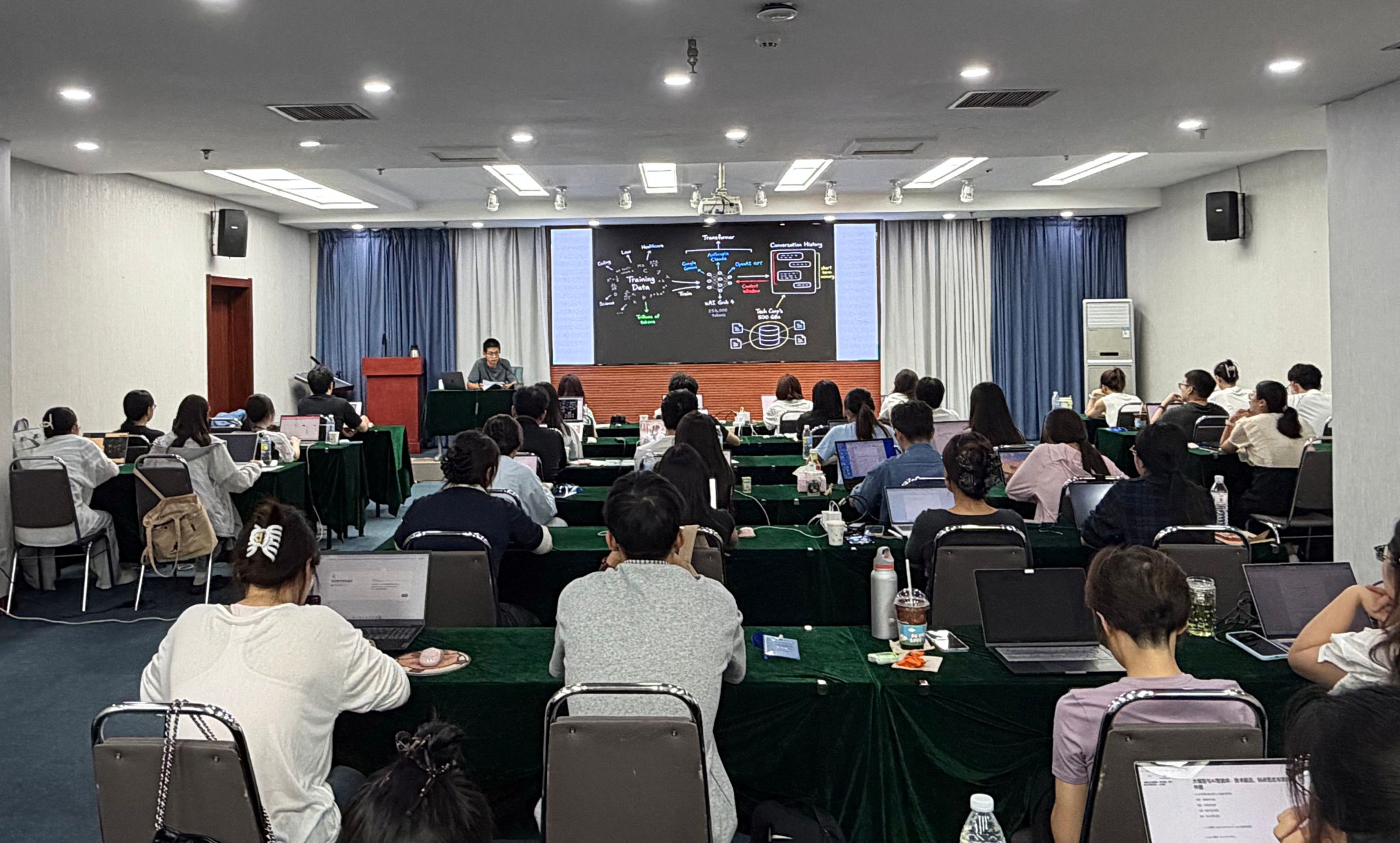学校第四届“优才计划”研究生学术创新工作坊开班